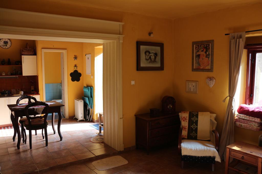 Apartman Na Zlatom Dvore Banska Stiavnica Quarto foto